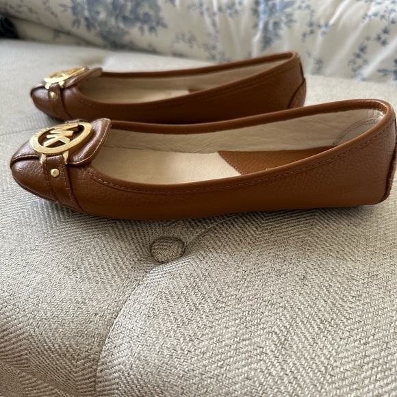 Michael Kors Fulton Flats - Picture 7 of 9